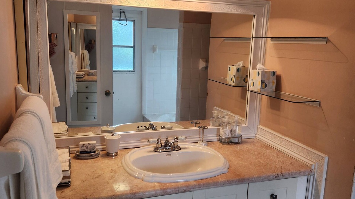 Coconut Creek Apartment | Cozy studio in charming Coconut Creek with WiFi and AC