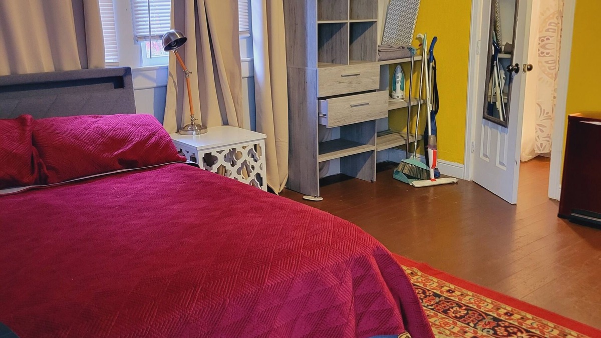 Denton Apartment | Cozy studio in charming Denton flew blocks from UNT