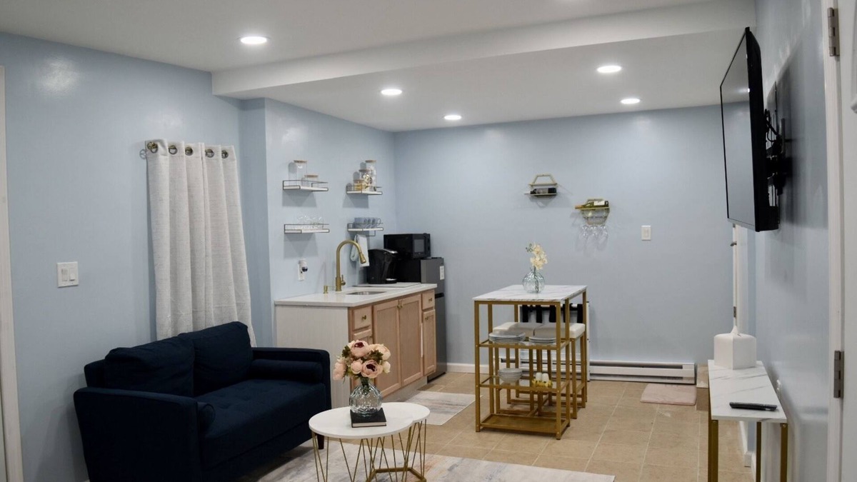 Alden Manor Apartment | Cozy Studio in Elmont.