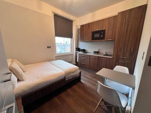 Coppetts Apartment | Cozy Studio in North London