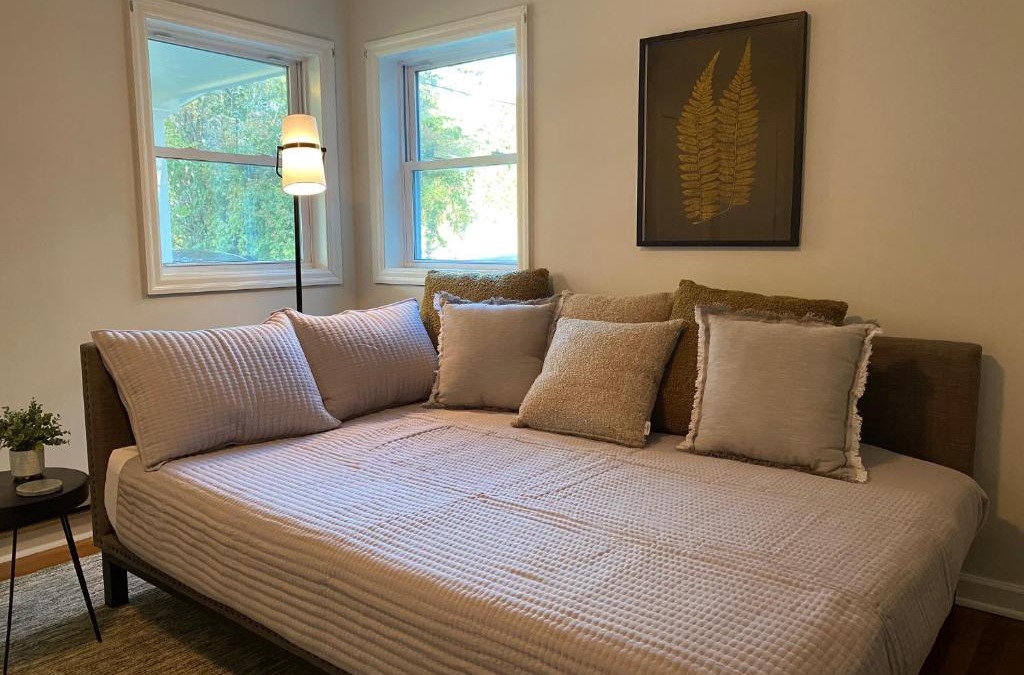 Burlington Apartment | Cozy studio, minutes from downtown. Quiet.