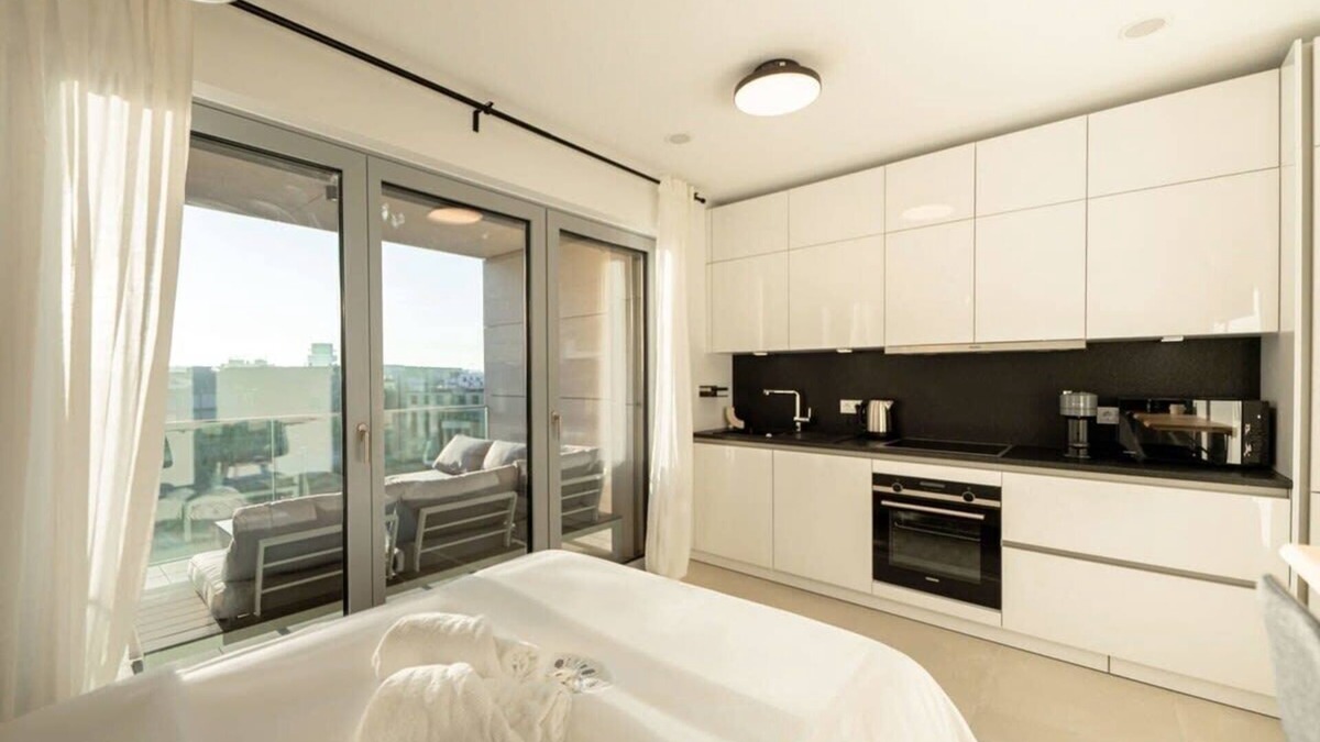 Gasperich Apartment | Cozy Studio Near Cloche d'Or w/Balcony & Wi-Fi