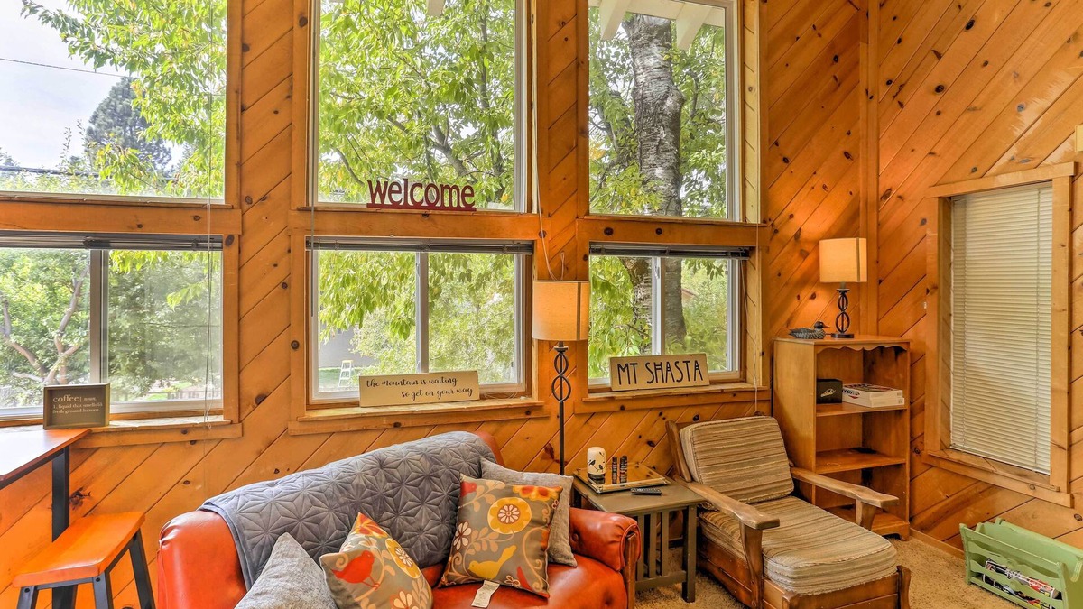 Mount Shasta Apartment | Cozy Studio Near Hiking & Skiing, Walk to Downtown