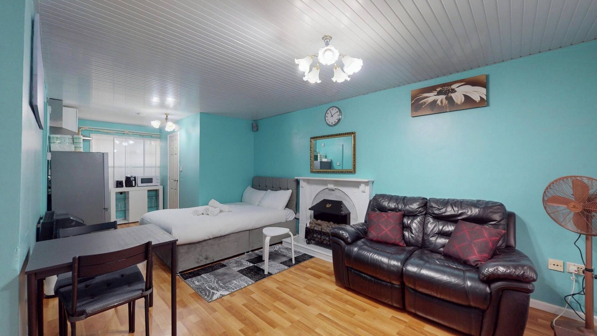 Royal Docks Apartment | Cozy Studio near London City Airport, ExCeL & DLR