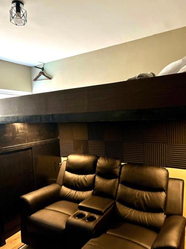 Binan City Apartment | Cozy Studio near Nuvali, Enchanted Kingdom - Private Cinema with Netflix & Disney Plus with Free Pool Access