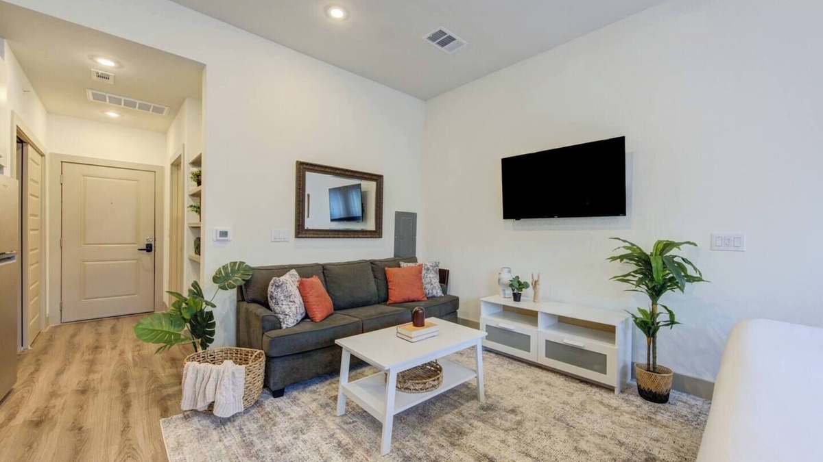 Addicks Apartment | Cozy studio, ready to host the next couple or solo travelers adventures in west Houston
