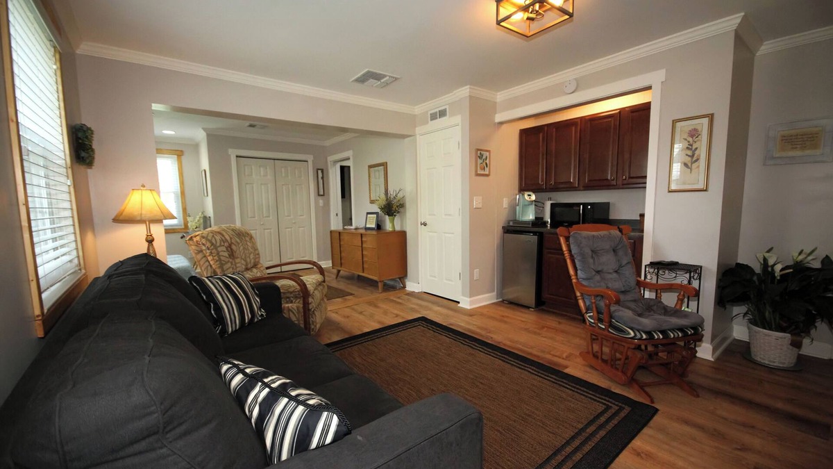 Noblesville Apartment | Cozy Studio Retreat one block from Downtown Noblesville, IN