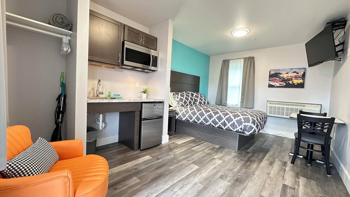 Ontario Center Apartment | Cozy Studio, Safe & Private