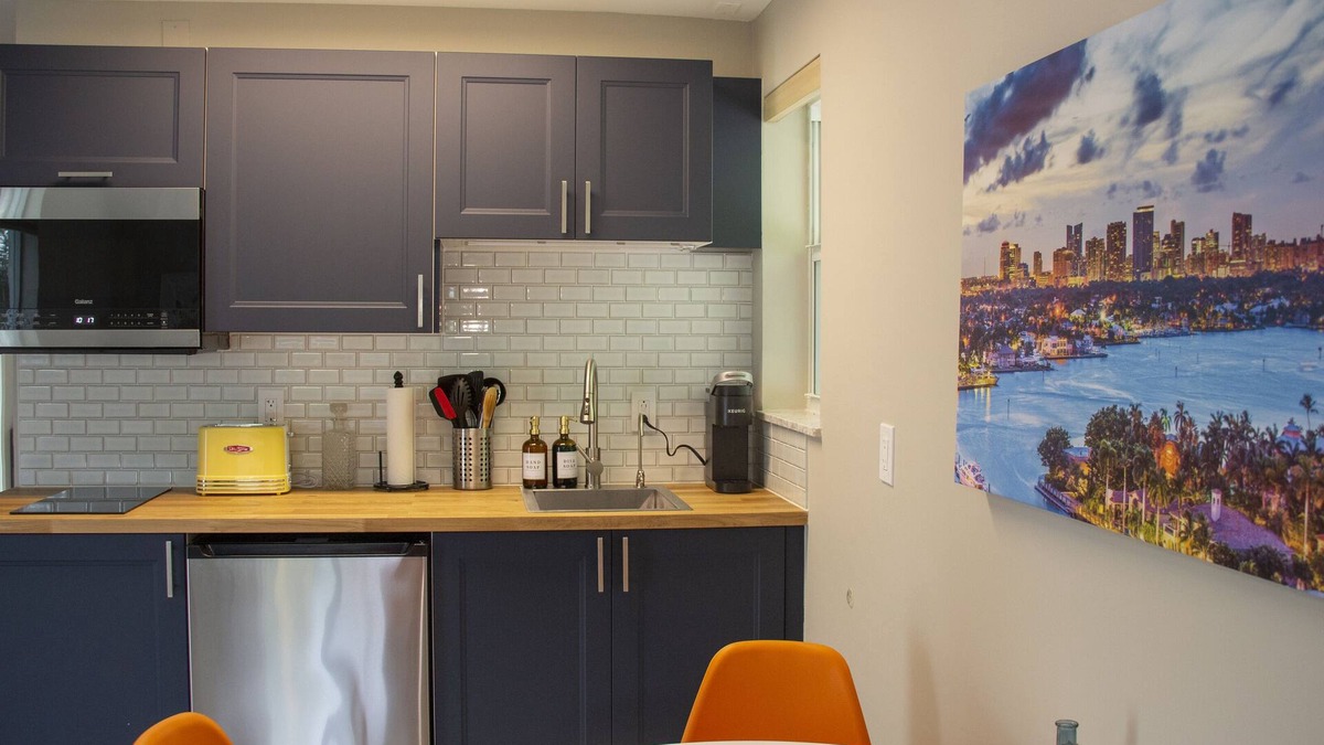 South Middle River Apartment | Cozy studio under the palm trees