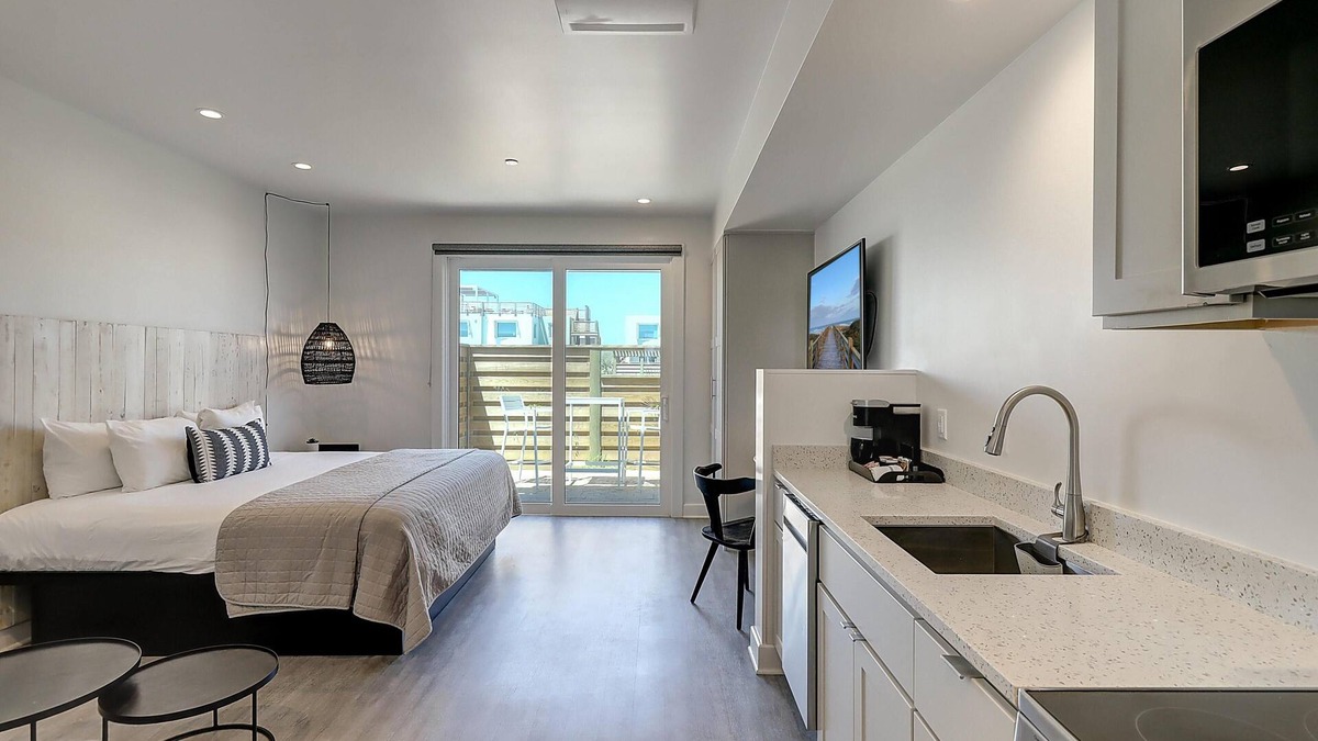 Corpus Christi Apartment | Cozy Studio w/Private Patio, Private Walkable Beach Access & On-site Pool!