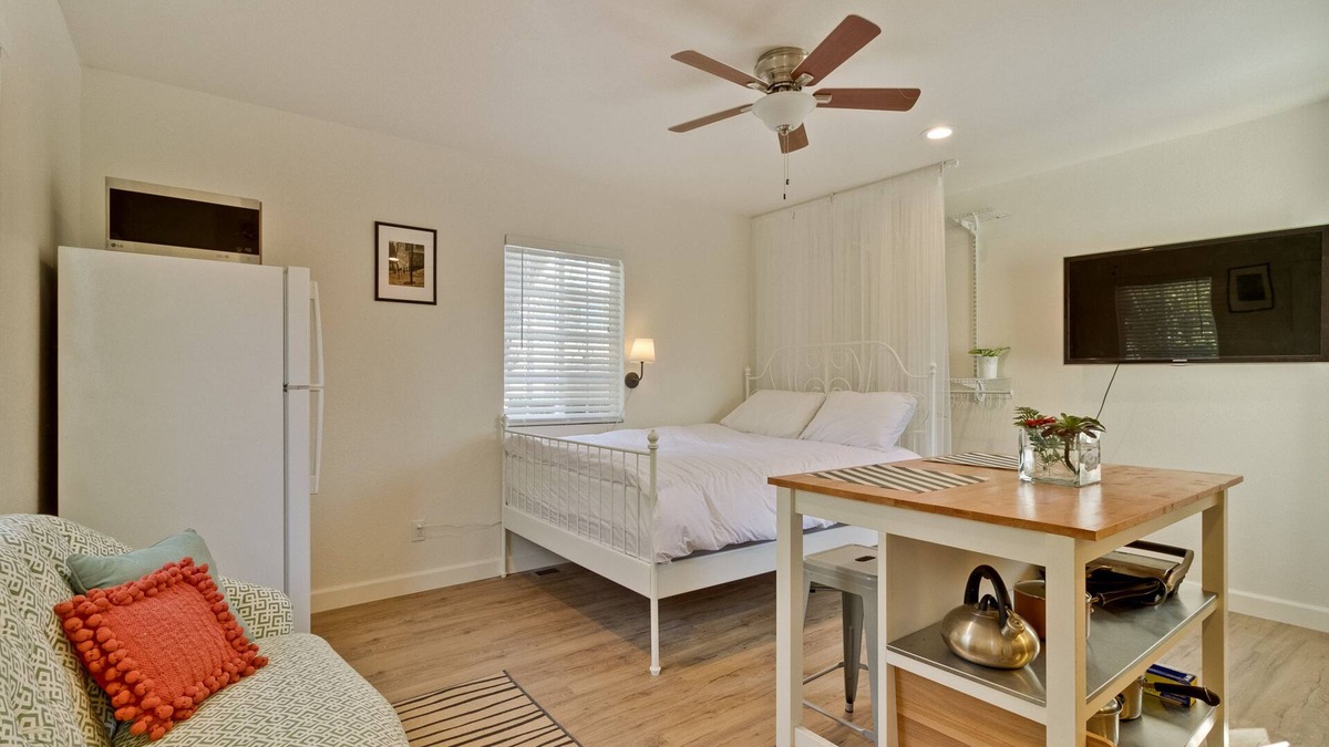 North Central House | Cozy studio with A/C 1B/1B in San Mateo, California. No pet/smoke