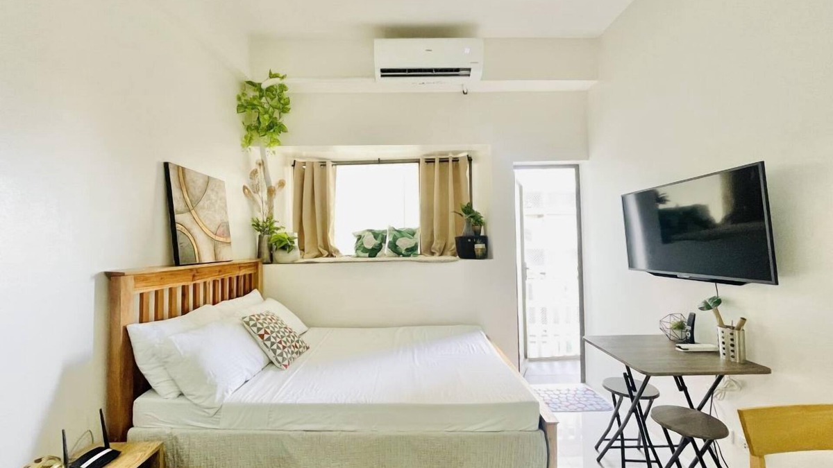 Jaro Apartment | Cozy Studio with Balcony at WV Towers