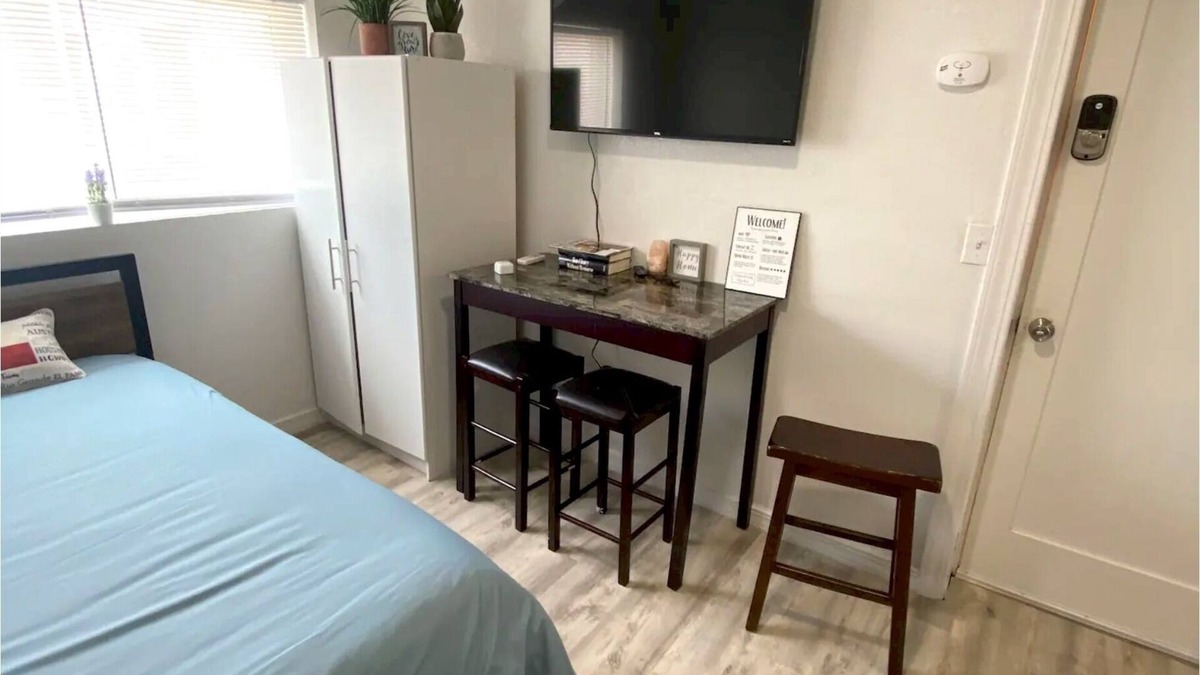 Biggs Field Apartment | Cozy studio with fully updated Kitchen & Bathroom Unit 3n