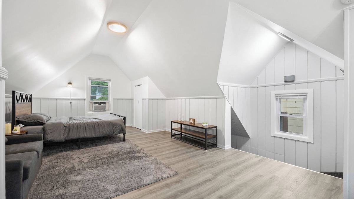 White Plains Apartment | Cozy Studio with reading nook