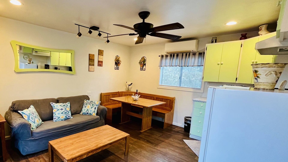 Eagle Point Apartment | Cozy Studio with wifi & full kitchen