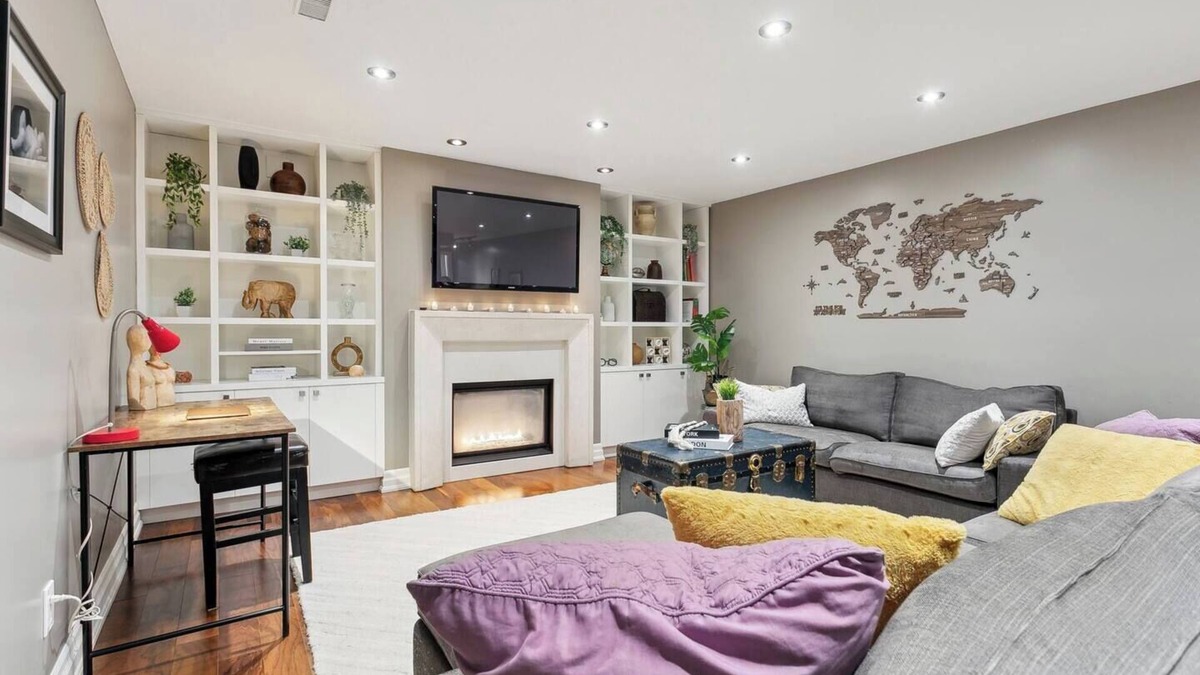 Streetsville House | Cozy & Stylish 2BR w/Hot Tub & Fireplaces