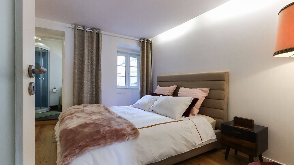 Sao Bento Apartment | Cozy & Stylish central apt in XIX century building