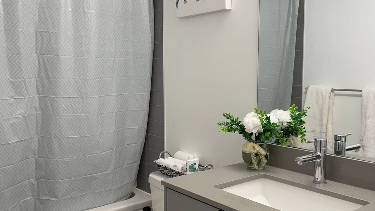 Burlington Apartment | Cozy Stylish River View Apartment