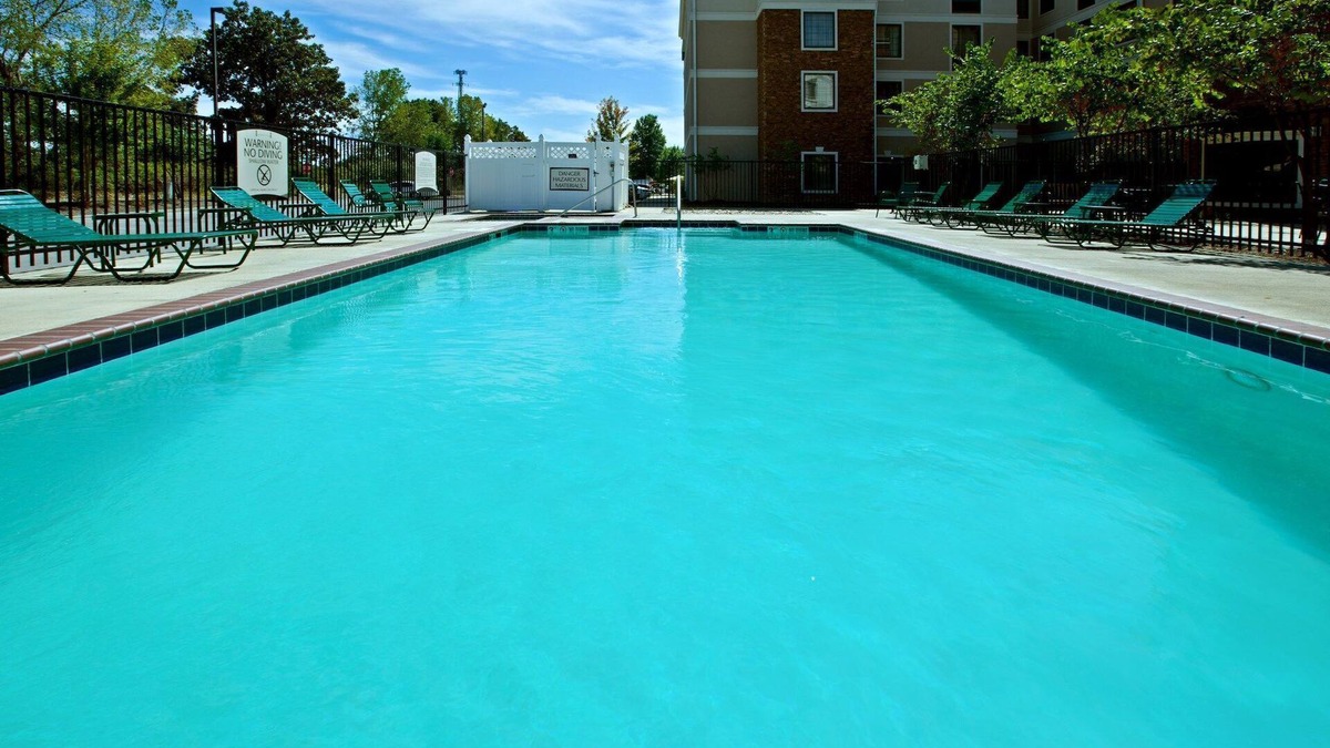 Plainfield Condo | Cozy Suite | Free Breakfast + Pool