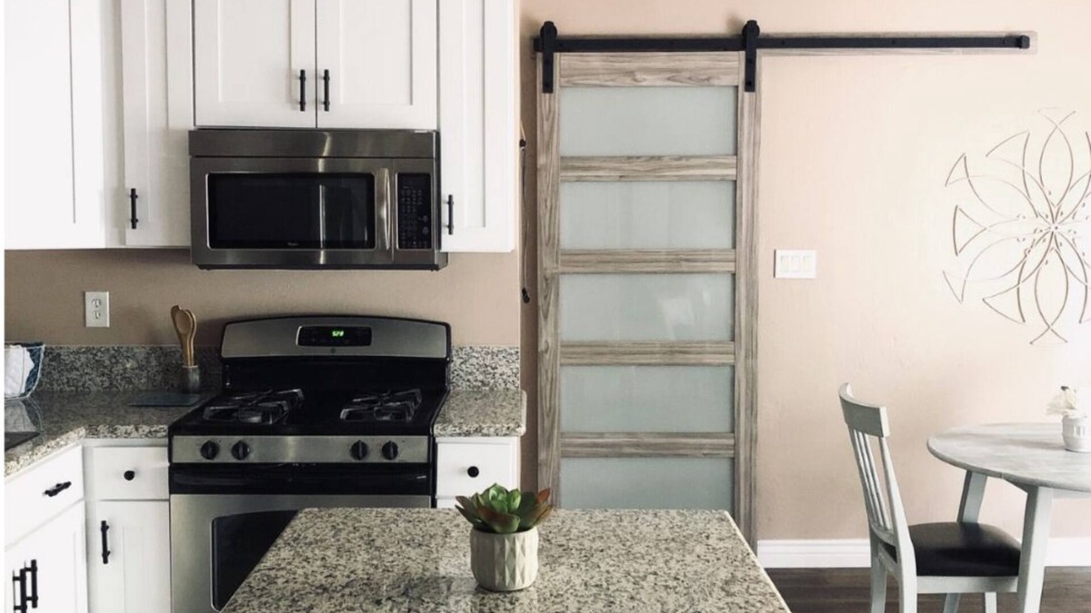Upland House | Cozy Suite fully furnished with Kitchen and indoor laundry