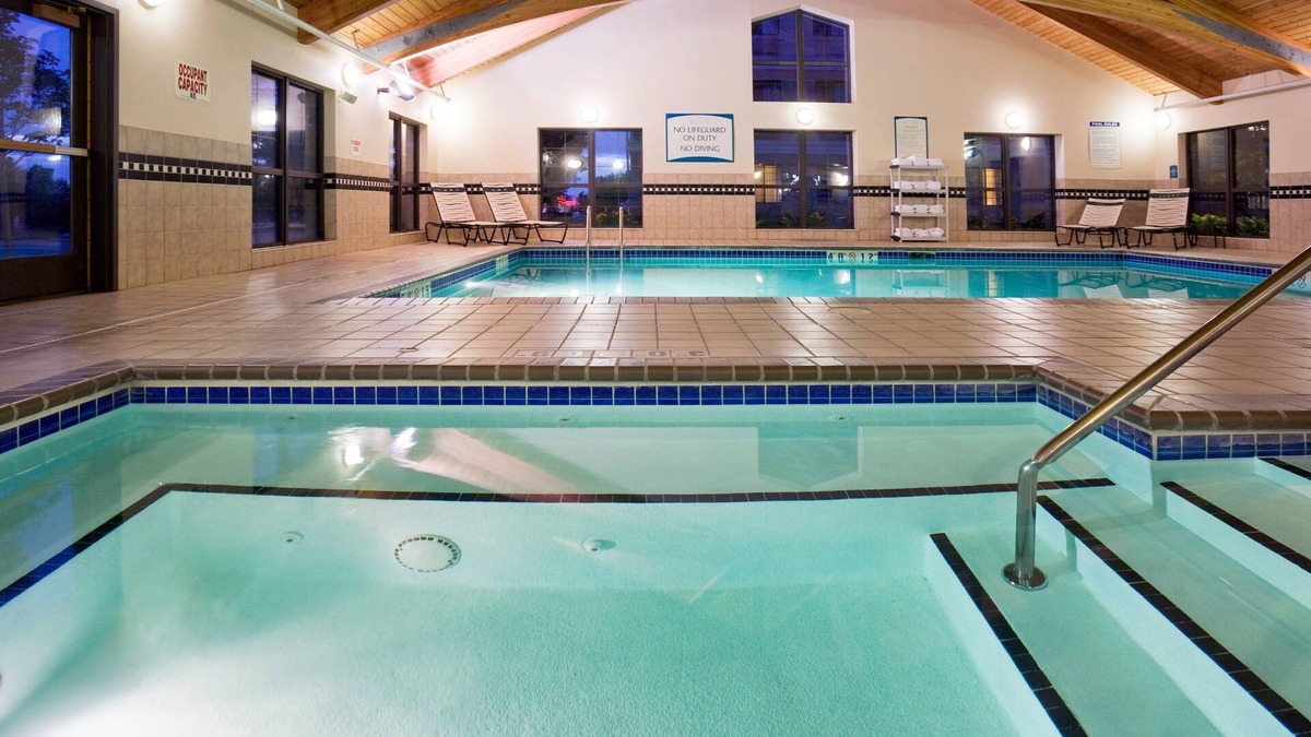 Eagan Condo | Cozy Suite in Eagan | Free Wifi, Parking & Gym!