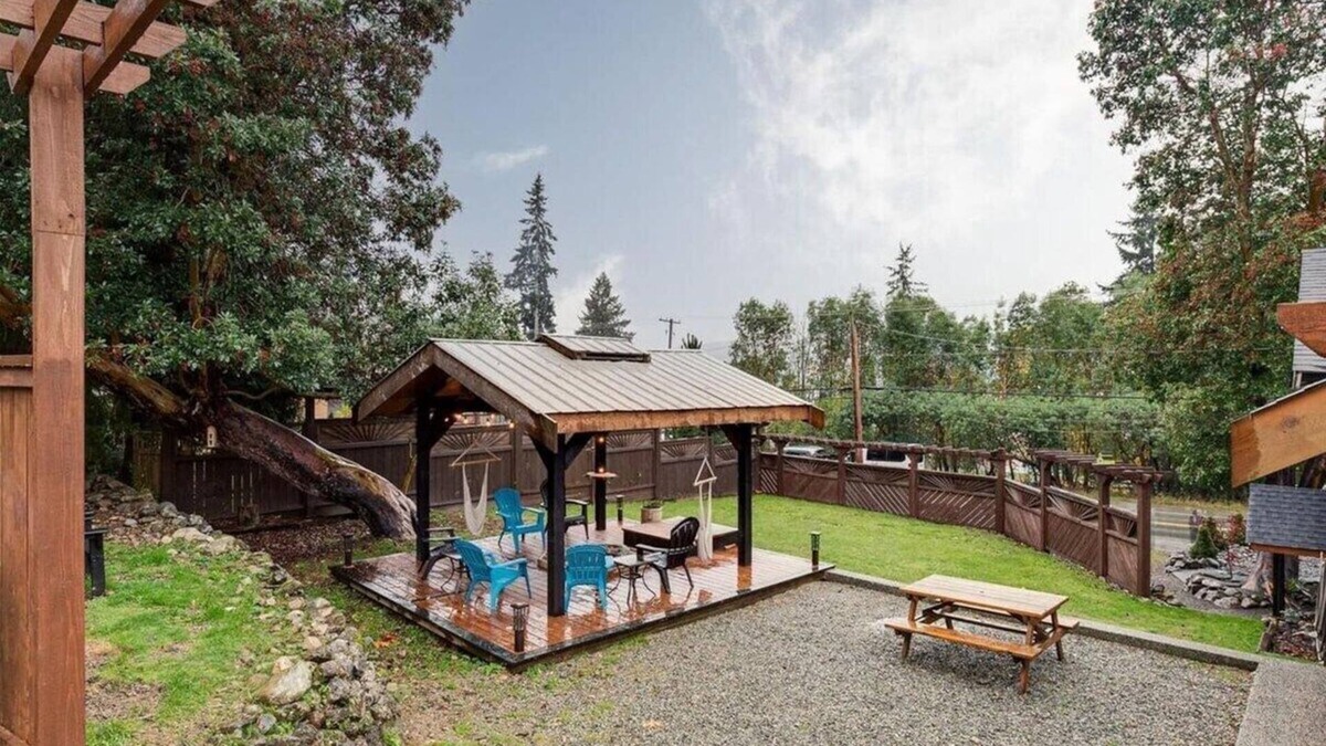 Youbou Apartment | Cozy Suite just Steps from an Amazing Beach