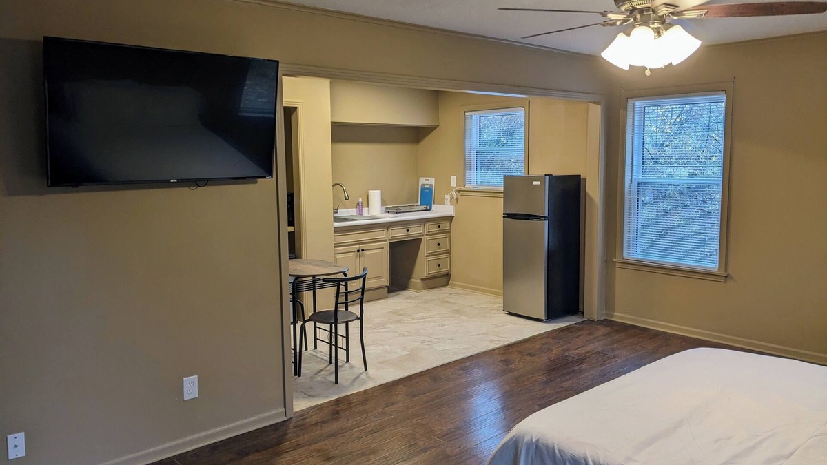 Jackson Apartment | Cozy Suite N. Jackson
