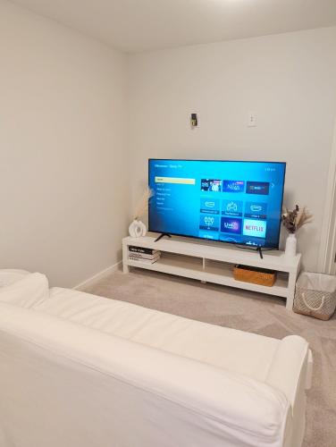 Fort Gary Apartment | Cozy Suite - Peaceful & Modern