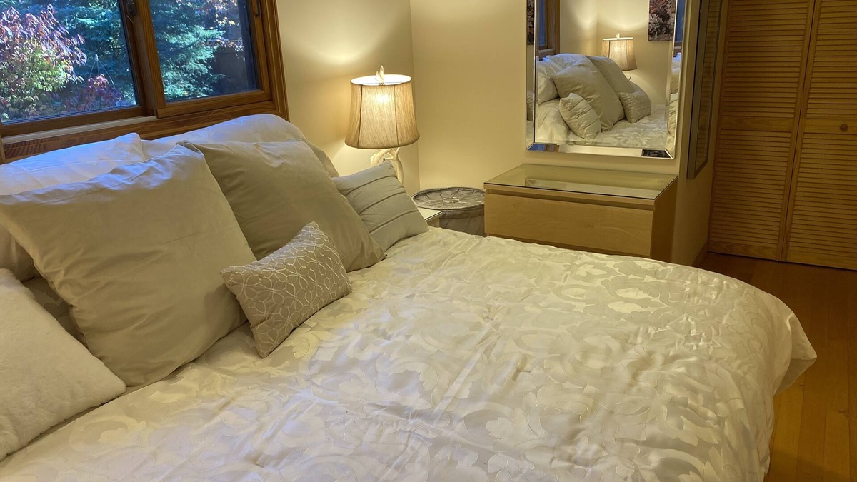 Whistler Apartment | Cozy Suite w/Landscaped Yard - Mtn Views - Near Lost Lake Trails & Tennis Crts