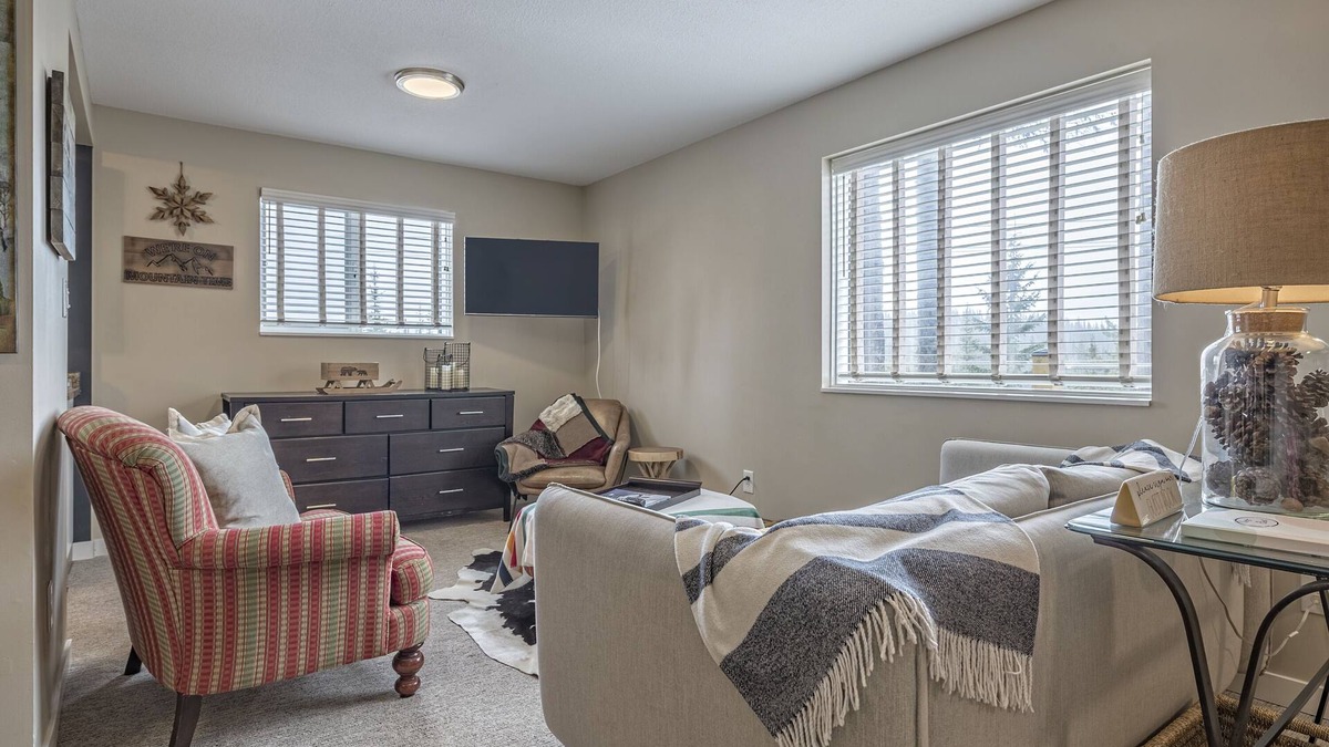 Silver Star Mountain Apartment | Cozy suite with incredible views - perfect for a family!