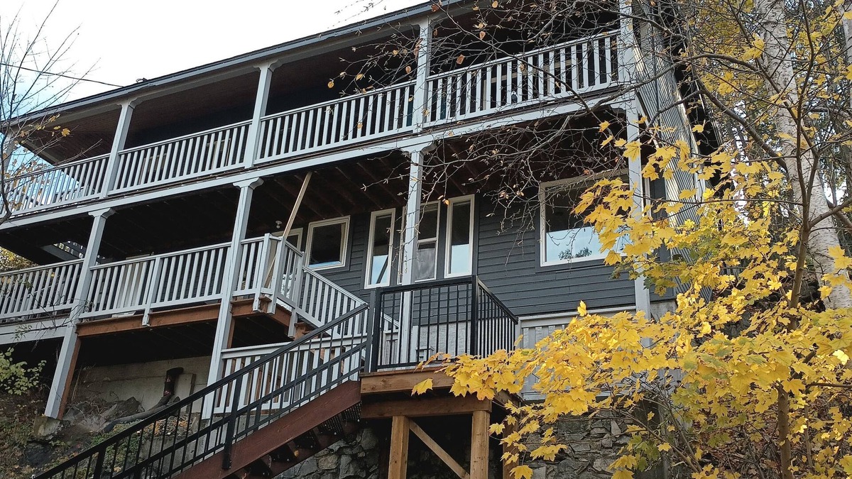 Nelson Apartment | Cozy suite with mountain and lake views. Easy walk to the beach and shopping.