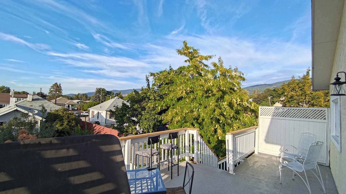 East Hill House | Cozy suite with private entrance, 5 minutes from downtown.