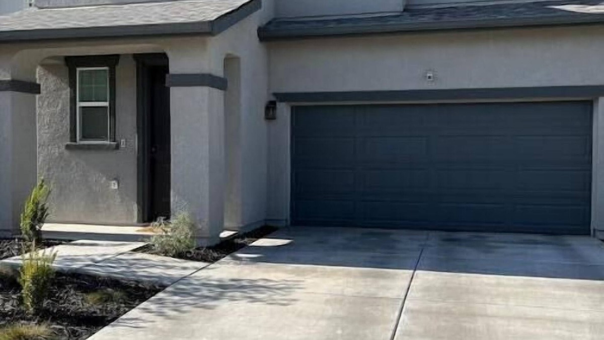 Visalia House | Cozy Suites in a New House!
