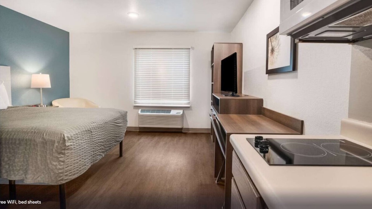 Sulphur Apartment | Cozy Suites with Kitchens