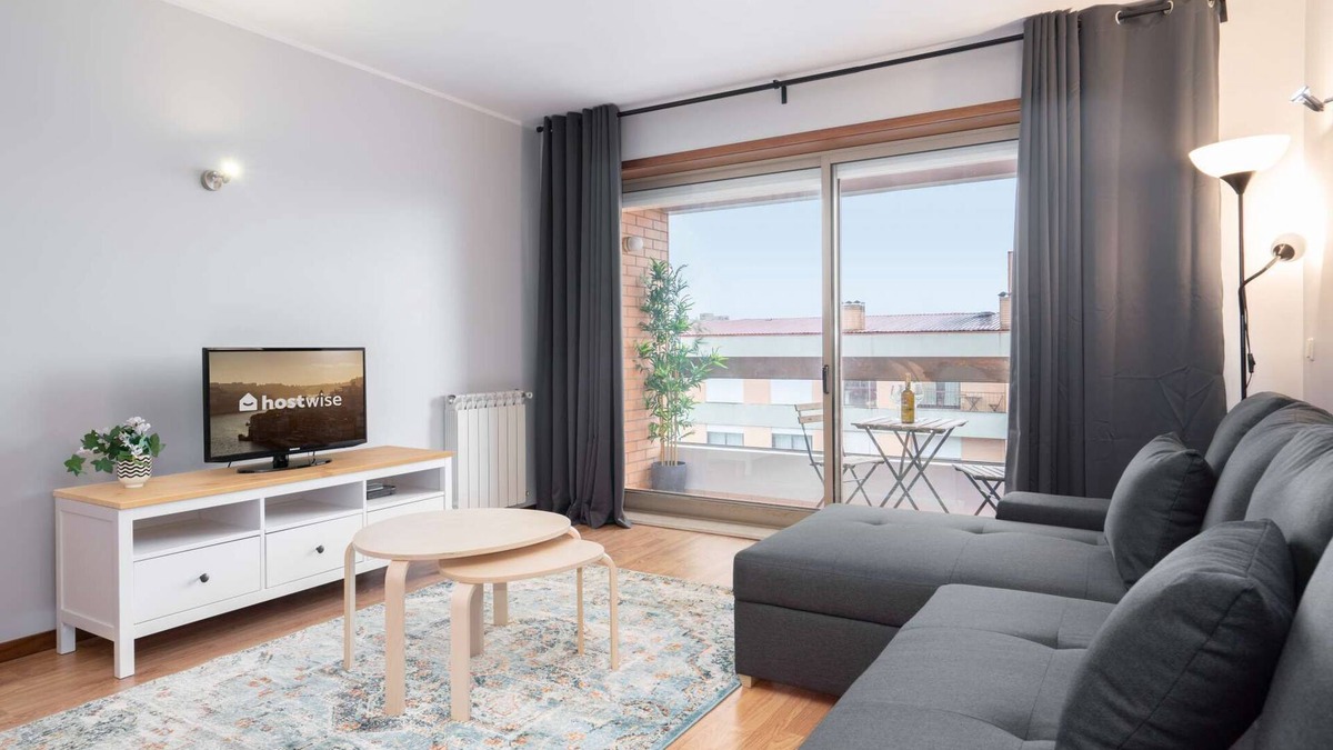 Sao Mamede de Infesta Apartment | Cozy Sunny Flat w/Terrace | São João