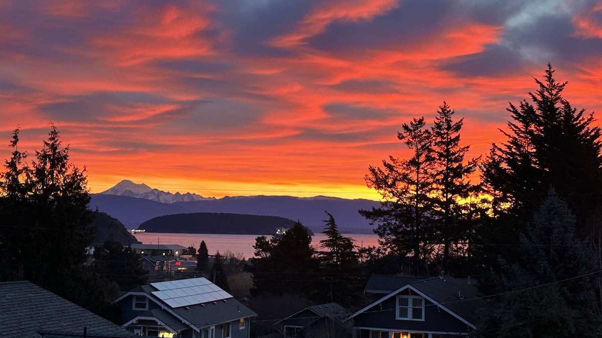 Anacortes House | Cozy Sunrise Oasis one mile from downtown restaurants & shops