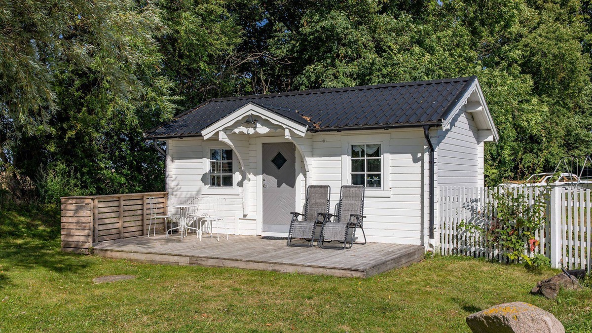 Lilla Beddinge Cabin | Cozy Swedish log cabin on a farm 2.5 km from the Baltic Sea