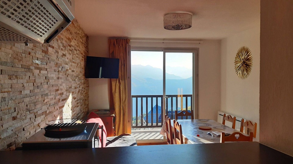 Peyragudes Apartment | Cozy T2 for 6 with ski access, balcony, washer in Peyragudes