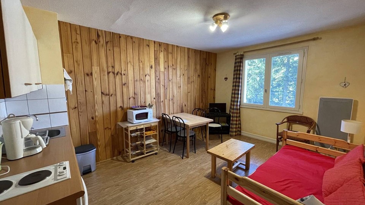 Laveissiere Apartment | Cozy T2 with Pool, Near Slopes, Parking & Pet-Friendly
