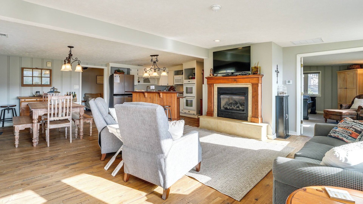 Cape Fair Cottage | Cozy Table Rock Lake 'Boathouse' w/Pool Access