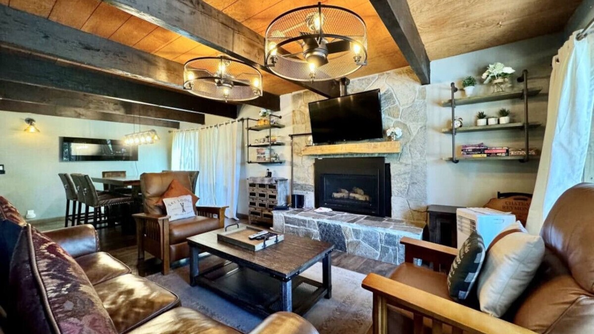 Country Club Estates House | Cozy Tahoe Retreat Huge Yard