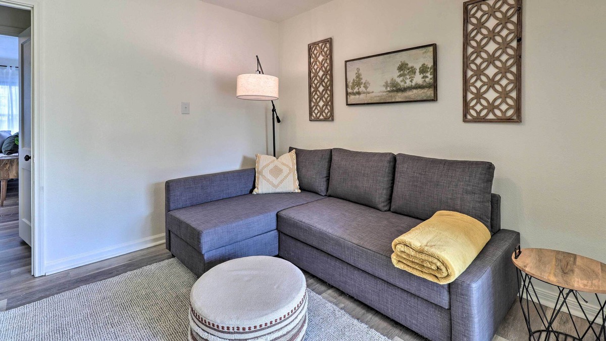 Temple Cottage | Cozy Temple Cottage w/ Private Backyard!