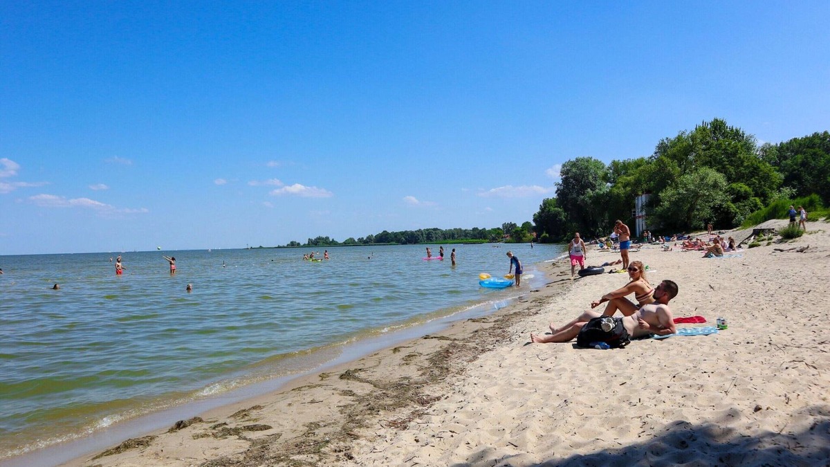 Enkhuizen RV Rental | Cozy Tent Lodge With Sanitary Facilities