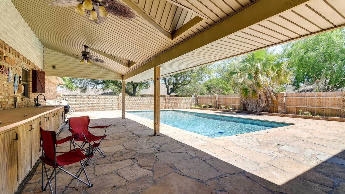 Texas City Apartment | Cozy Texas City Guest House - 5 Mi to Beach!