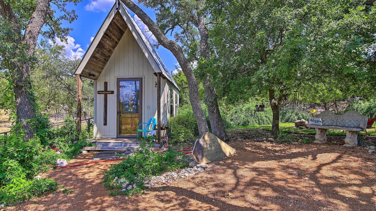 Mountain Home Apartment | Cozy Texas Retreat w/Patio, Grill & Fire Pit!