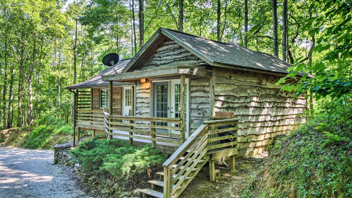 Stecoah Cabin | Cozy ‘The Woodshop’ Cabin w/Deck & Forest Views!