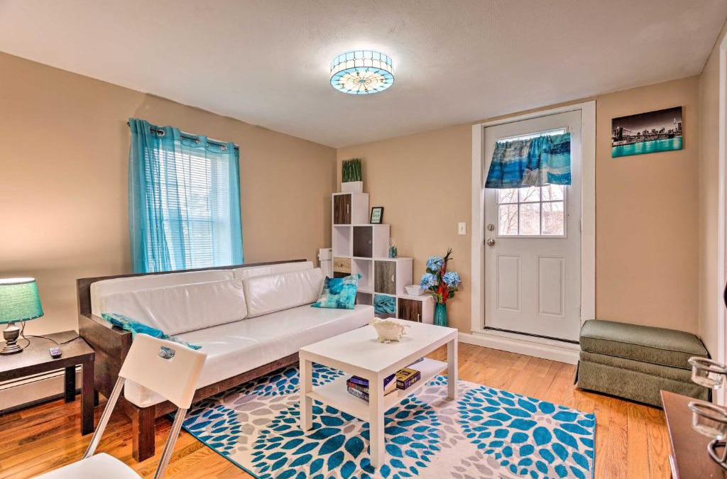 Brockton Apartment | Cozy Third-Story Apartment in Dtwn Brockton!
