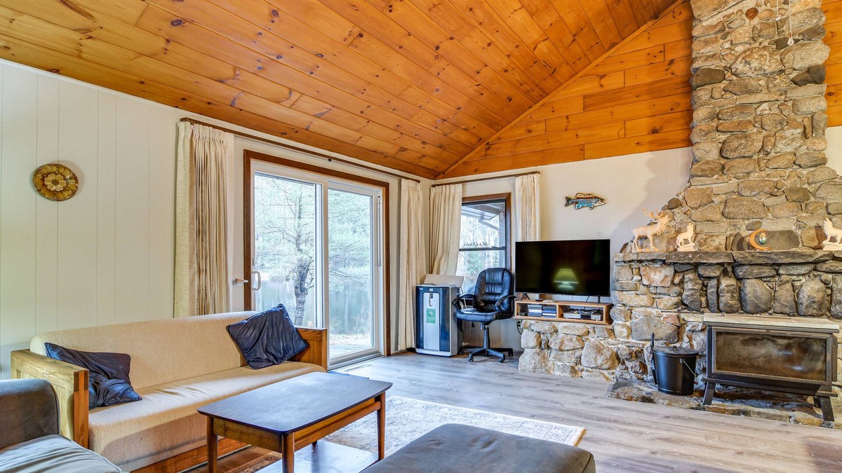 West Poland Cabin | Cozy Thompson Lake Cabin w/Boat Dock & Launch