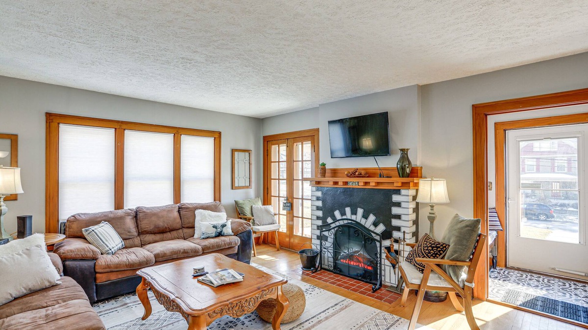 Tiffin House | Cozy Tiffin House w/Private Pool: 1 Mi to Town!
