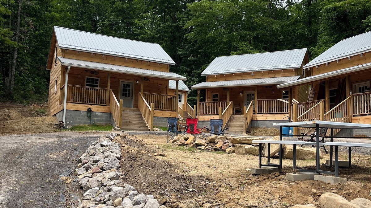 Rogersville Cabin | Cozy timber-framed Clinch Mountain cabin retreat near charming Rogersville, TN.